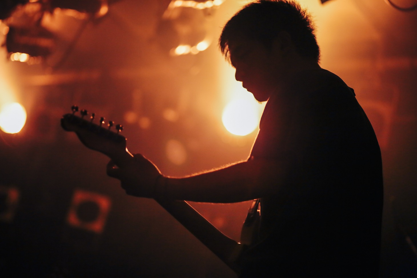 清水エイスケ（Vo, G）（撮影：西槇太一）