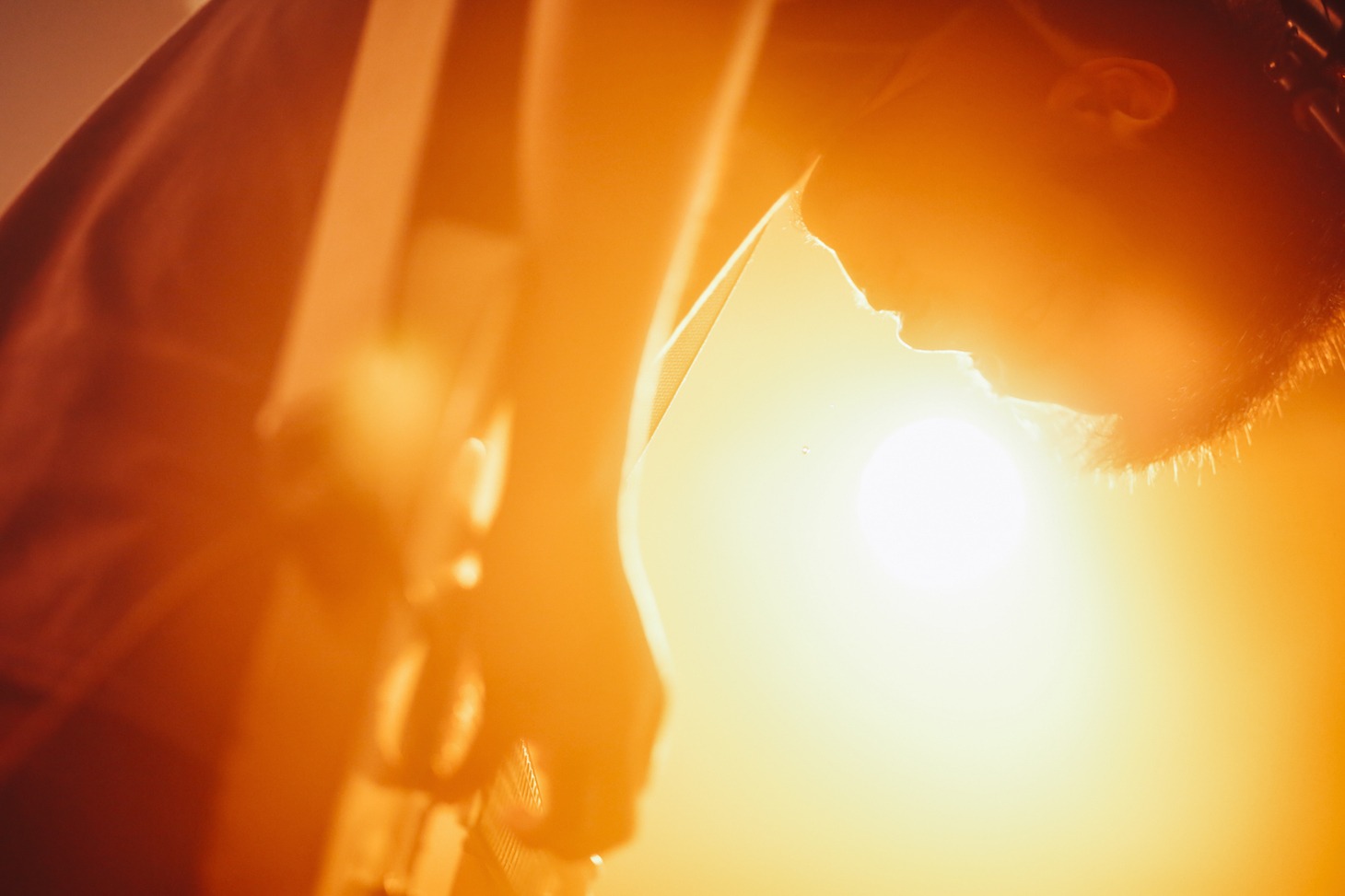 清水エイスケ（Vo, G）（撮影：西槇太一）