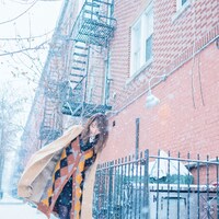 人気画像3位は「橋本奈々未ラスト写真集の舞台はNY、ランジェリー姿や初披露のY字開脚も」より、橋本奈々未（乃木坂46）。