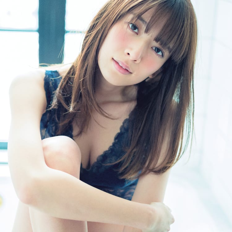 橋本奈々未ラスト写真集の舞台はNY、ランジェリー姿や初披露のY字開脚 