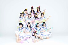 虹のコンキスタドール。前から2列目左から2人目が陶山恵実里、3列目右から2人目が大塚望由。