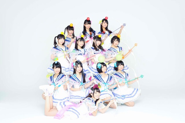 虹のコンキスタドール。前から2列目左から2人目が陶山恵実里、3列目右から2人目が大塚望由。