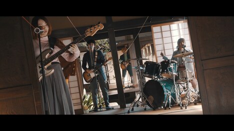 Swimy「絶絶」ミュージックビデオのワンシーン。