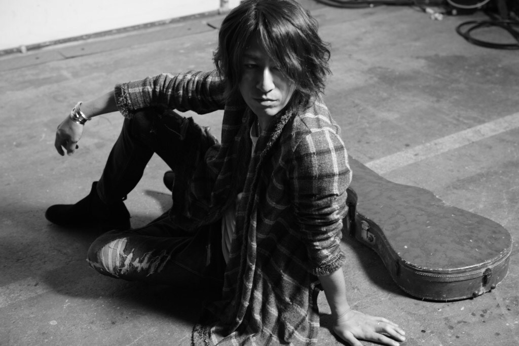 TAKUROがグラスセット発売、ソロ作を「お酒でも飲みながら聴いて欲しい」