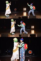 ムービーを撮影する廣田あいか（左）ににじり寄る小林歌穂（右）。