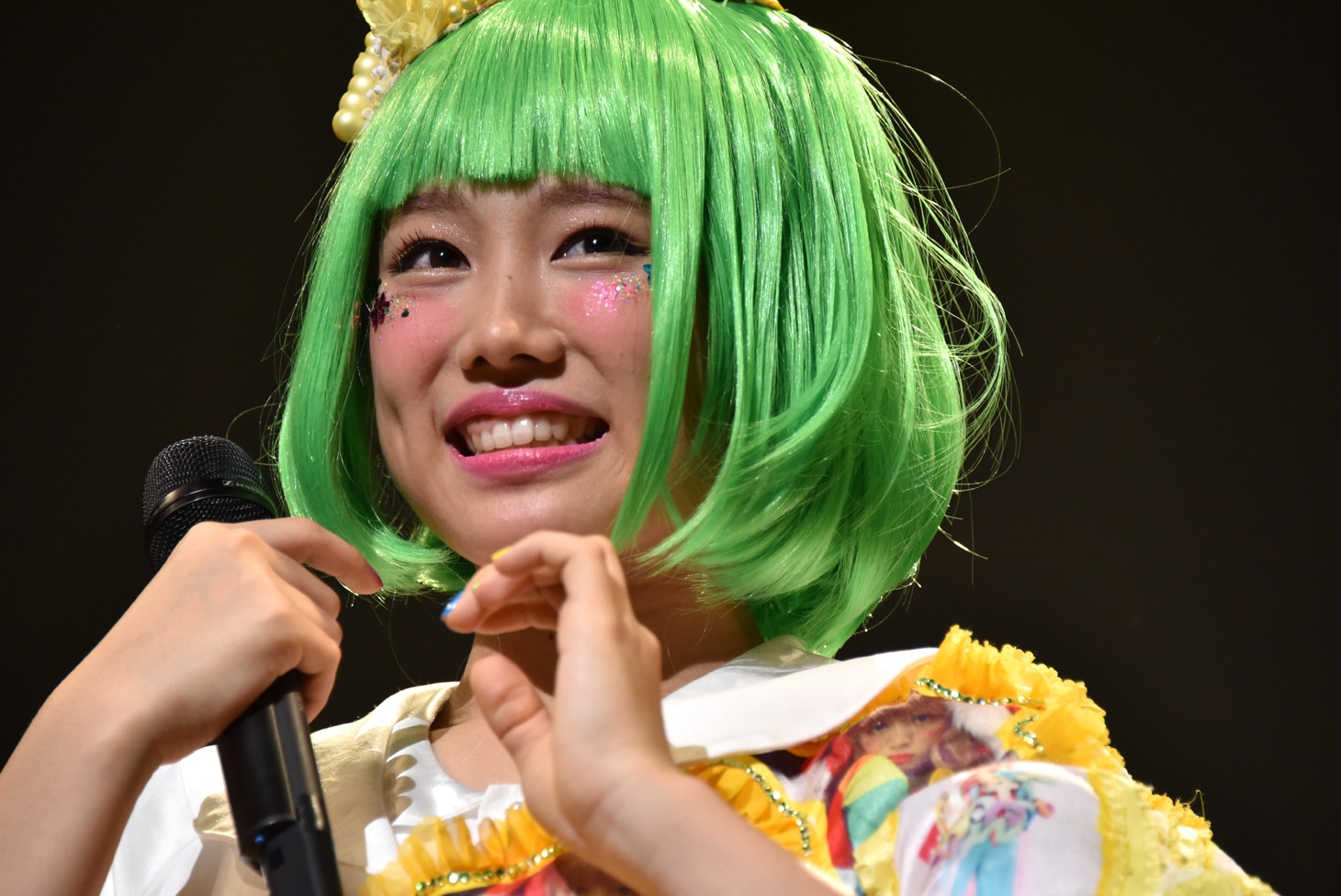 廣田あいかのソロ公演「ァィヵヮィィ」の様子。