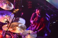 澤村小夜子（Dr）（Photo by Azusa Takada）