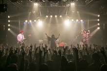 トミタ栞「トミタ栞 SPIN TOUR～はじめてのTOURは横・東・名～」神奈川・Yokohama Bay Hall公演の様子。