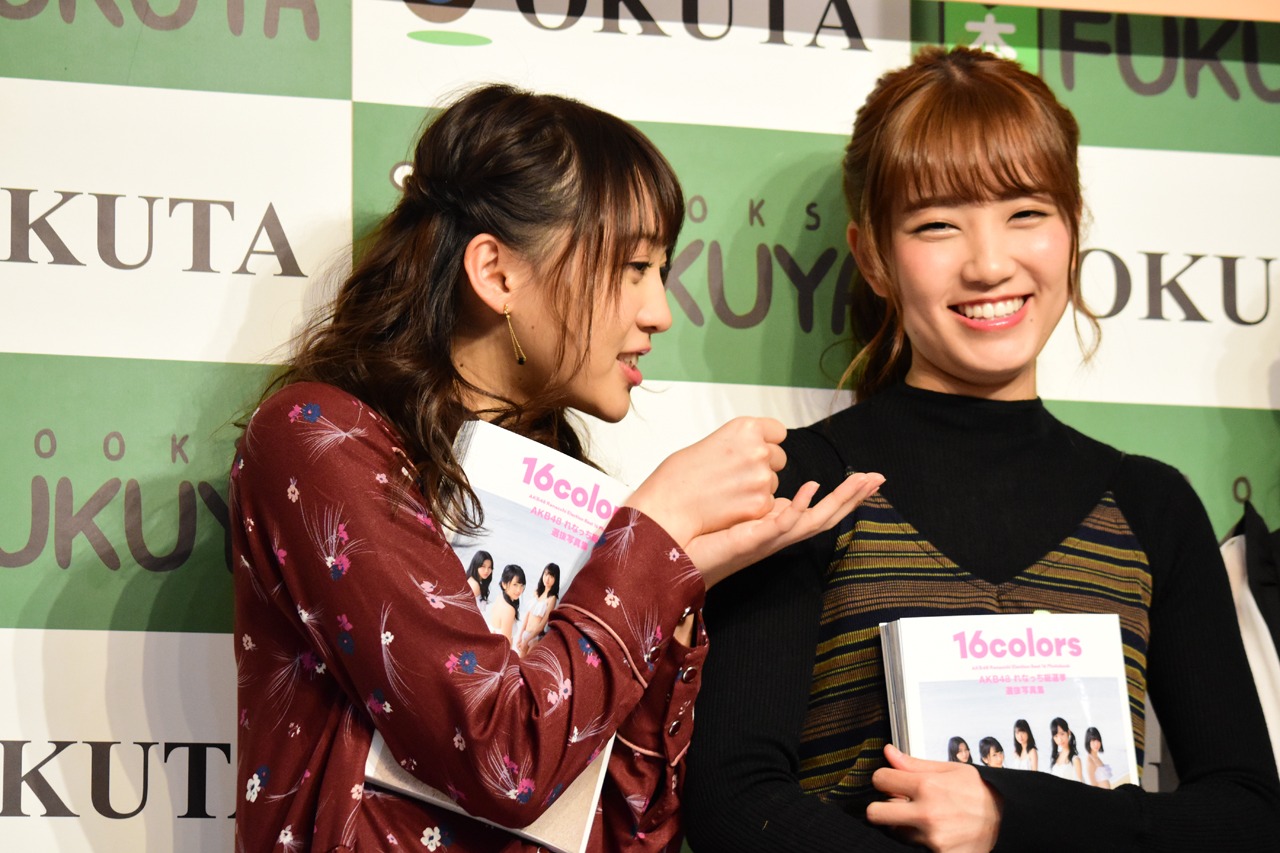 左から木崎ゆりあ、加藤玲奈。