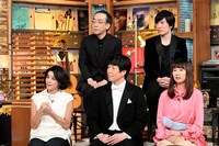 前列左から高嶋ちさ子、彌勒忠史、もふくちゃん、後列左から新垣隆、清塚信也。 (c)テレビ朝日