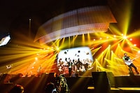 Mayday「『Re:DNA ～2017 復刻版～』at 日本武道館」の様子。（撮影：橋本塁[SOUND SHOOTER]）