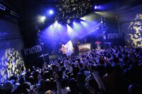 電波少女「電波少女 ワンマンライブ“サライ”～電波少女的ヒッチハイクの旅 完～」の様子。（撮影：柴田恵理）