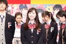 福原遥（中央）