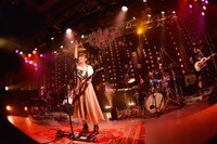 瀧川ありさ「ワンマンライブツアー2017 “at film."」最終公演の様子。（撮影：酒井麻衣）