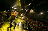 Bentham「Get the OTOSHIDAMA!! -新曲全曲お披露目フリーライヴ-」東京・WWW公演の様子。（提供：ポニーキャニオン）