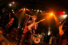 Bentham「Get the OTOSHIDAMA!! -新曲全曲お披露目フリーライヴ-」東京・WWW公演の様子。（提供：ポニーキャニオン）