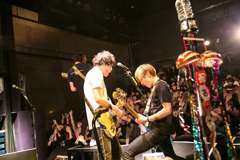 Bentham「Get the OTOSHIDAMA!! -新曲全曲お披露目フリーライヴ-」東京・WWW公演の様子。（提供：ポニーキャニオン）