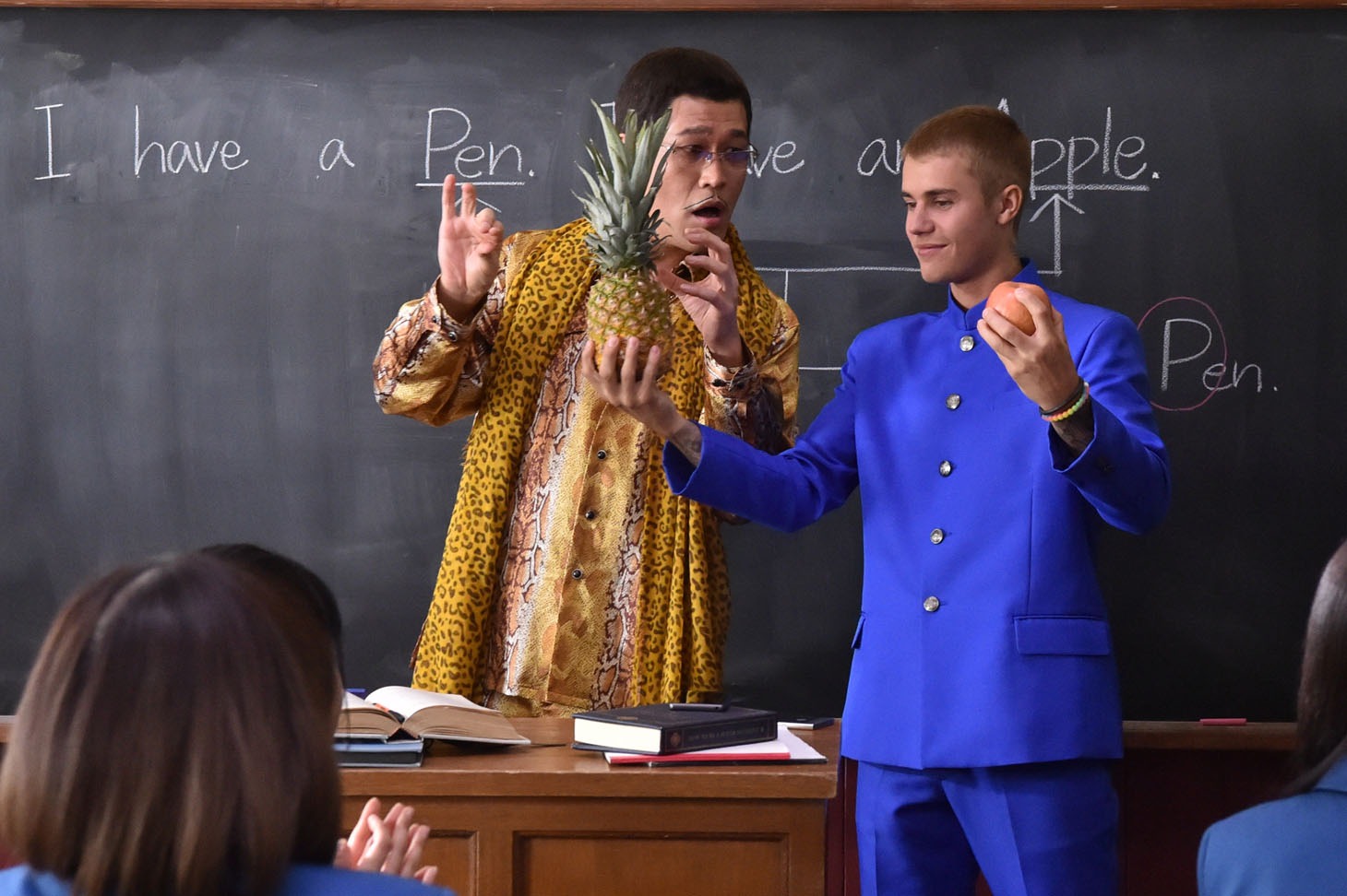 ピコ太郎とジャスティン・ビーバー。