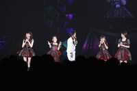 スフィアと吉田尚記アナウンサー。