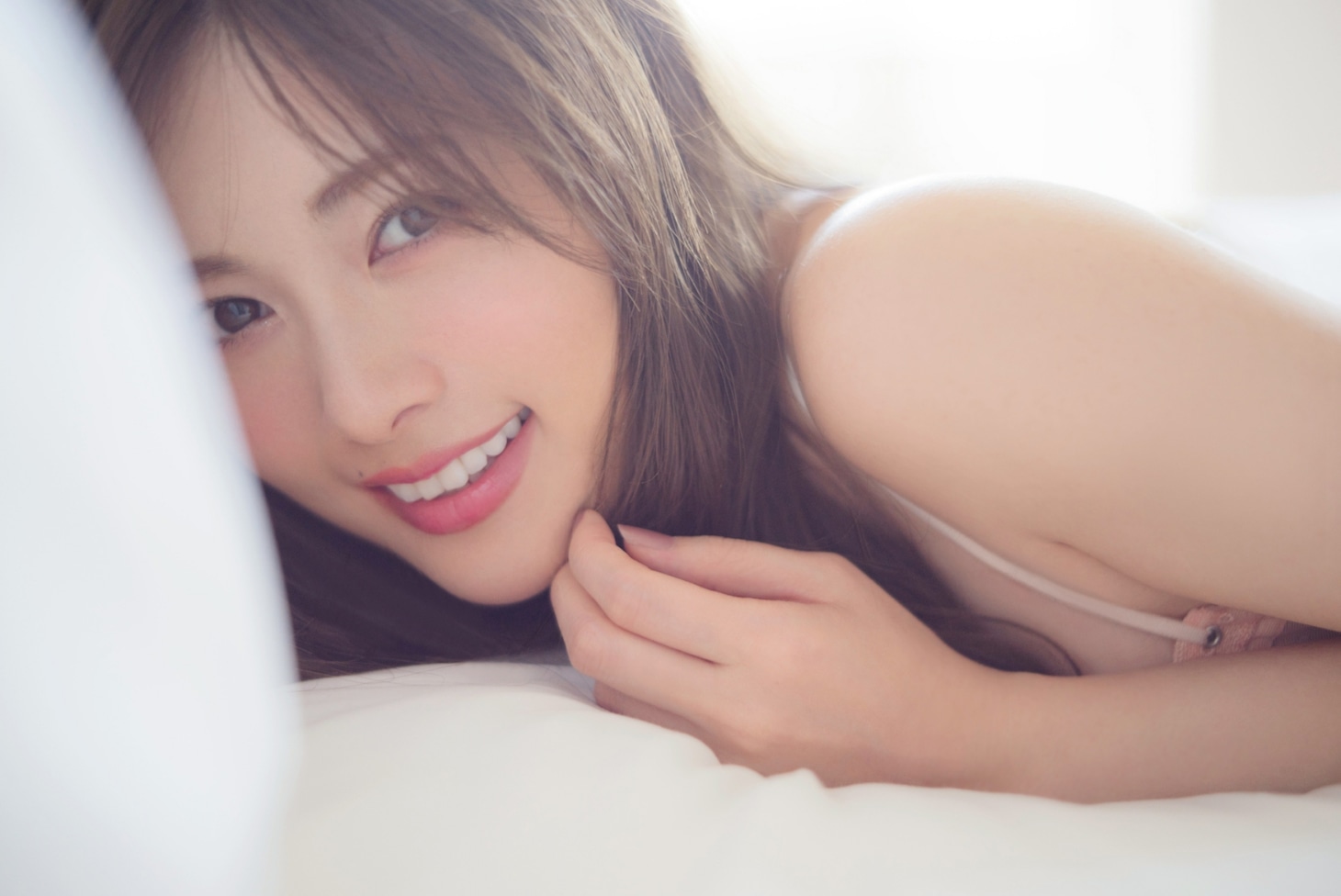 白石麻衣「パスポート」（講談社）より。（撮影：中村和孝）
