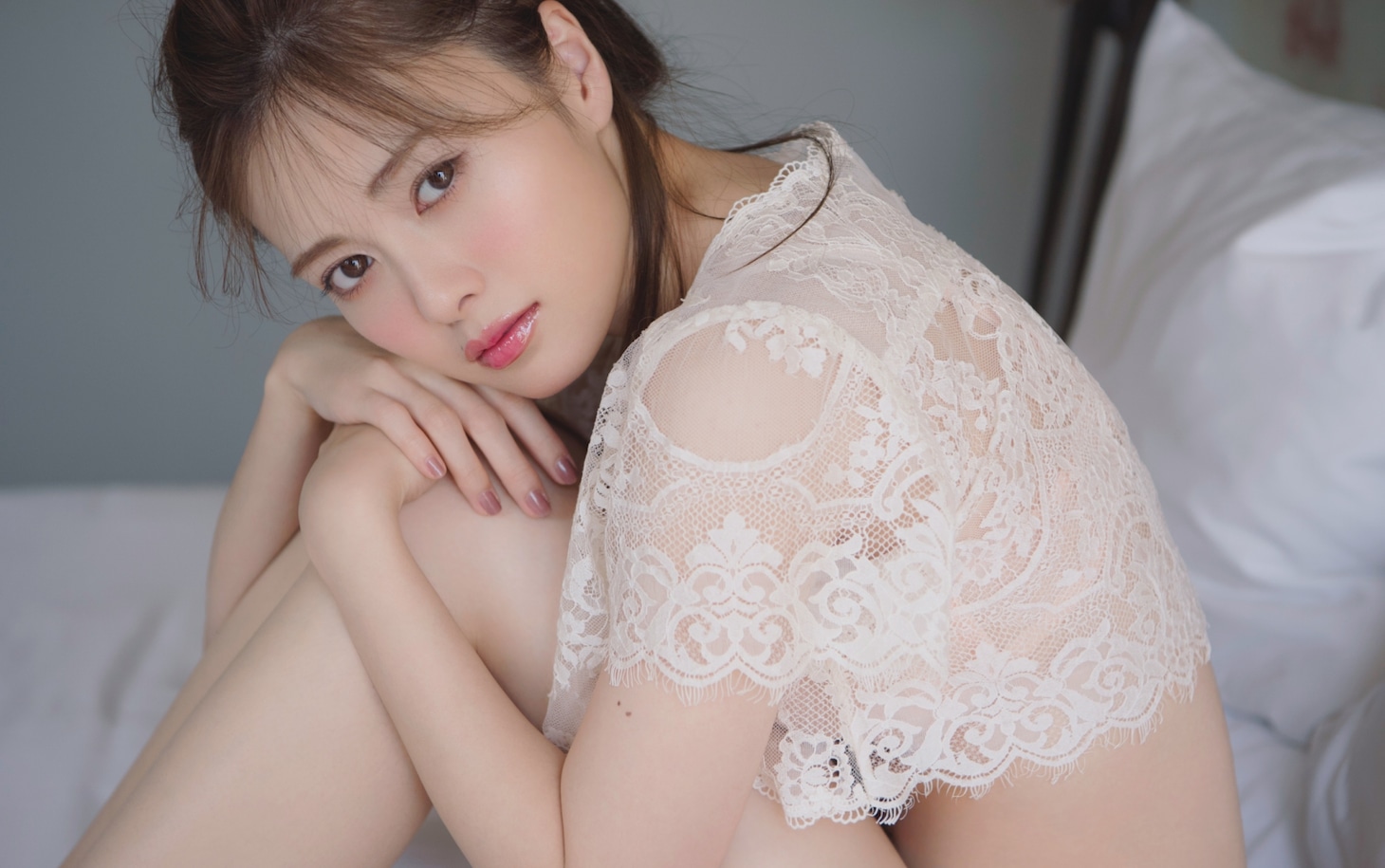 白石麻衣「パスポート」（講談社）より。（撮影：中村和孝）