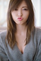 白石麻衣「パスポート」（講談社）より。（撮影：中村和孝）