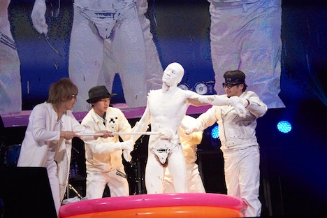 White Rascalsからの“スカウト”の犠牲になる樽美酒研二。（撮影：菅沼剛弘）