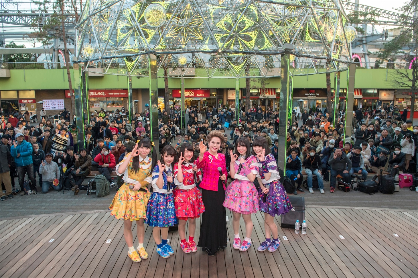 「今をさきどりワクワク発信ツアー」東京・東京ドームシティラクーアガーデンステージ公演の様子。（撮影：藤森勇気）