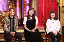 左から渚（尼神インター）、川口春奈、関取花。 (c)日本テレビ