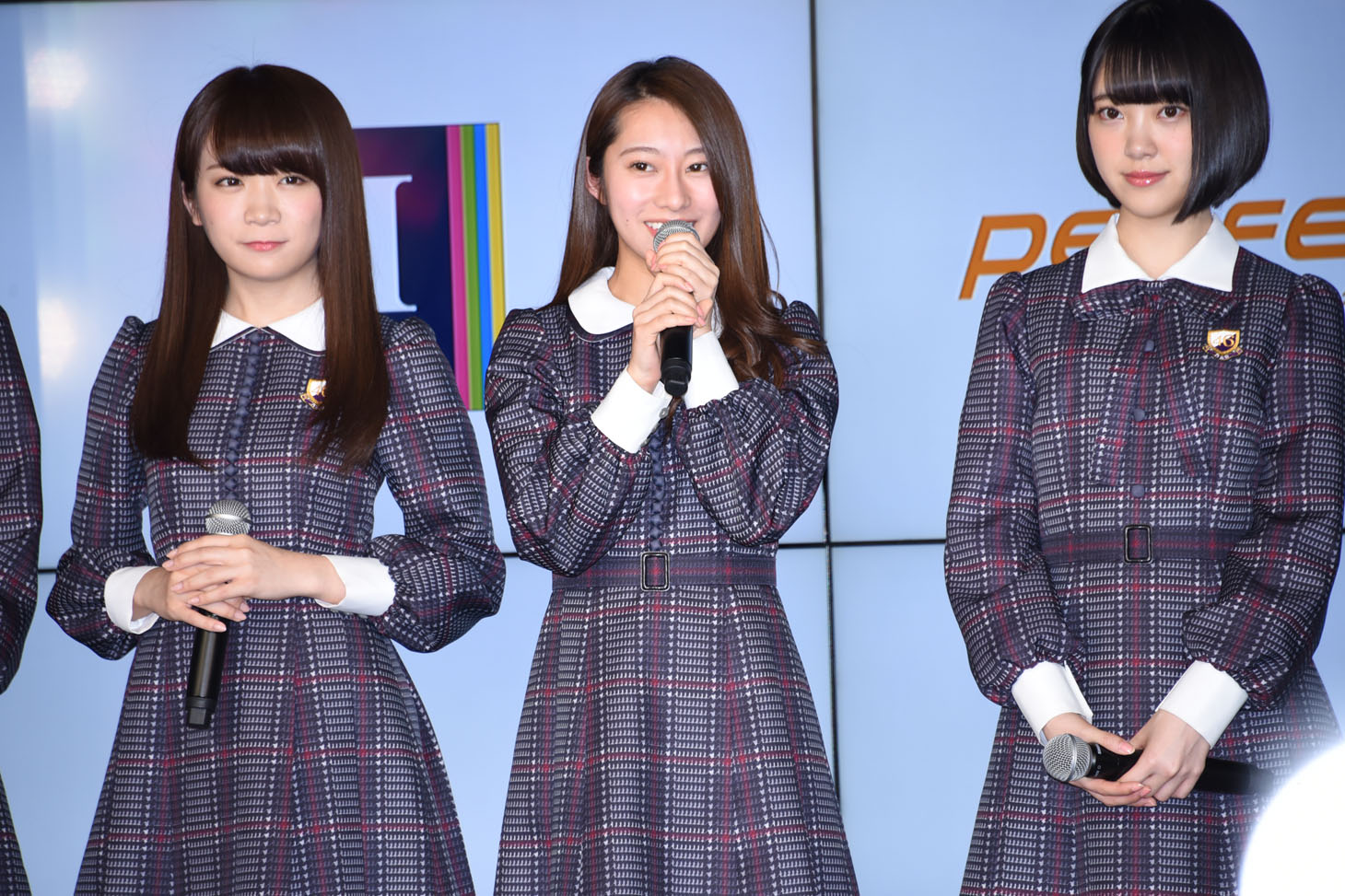 左から秋元真夏、桜井玲香、堀未央奈。