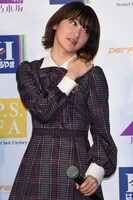 「思わず応援したくなるスーツ男子の仕草」を熱弁する生駒里奈。