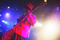 坂下光（Vo, G）（撮影：タツミヒカル）