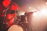 長谷川啓太（Dr）（撮影：タツミヒカル）