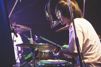 長谷川啓太（Dr）（撮影：タツミヒカル）