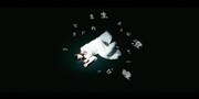 Anly+スキマスイッチ=「この闇を照らす光のむこうに」のミュージックビデオのワンシーン。