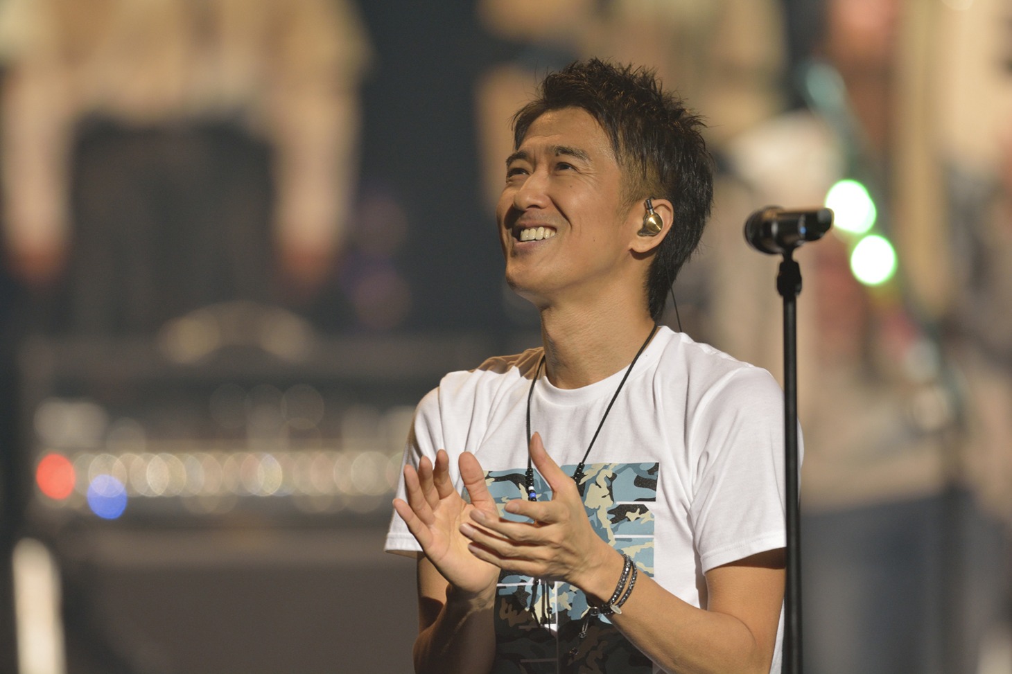 DEEN「DEEN at 武道館 2016 LIVE JOY SPECIAL ～Ballad Night～」東京・日本武道館公演の様子。（写真提供：EPICレコードジャパン）