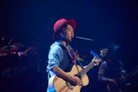 ナオト・インティライミ「ナオト・インティライミ HALL TOUR ～アットホールで、アットホームなキャラバン2016～」最終公演の様子。