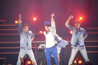 ナオト・インティライミ「ナオト・インティライミ HALL TOUR ～アットホールで、アットホームなキャラバン2016～」最終公演の様子。