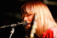 牛丸ありさ（Vo, G）（Photo by Viola Kam [V'z Twinkle Photography] ）