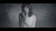 Aimer「凍えそうな季節から」ミュージックビデオのワンシーン。