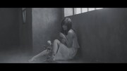 Aimer「凍えそうな季節から」ミュージックビデオのワンシーン。
