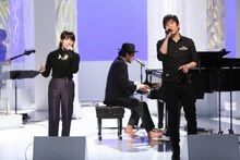 左から家入レオ、スキマスイッチ。 (c)フジテレビ