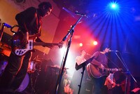 TWEEDEESとシンリズムによるセッションの様子。