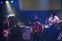 TWEEDEESとシンリズムによるセッションの様子。