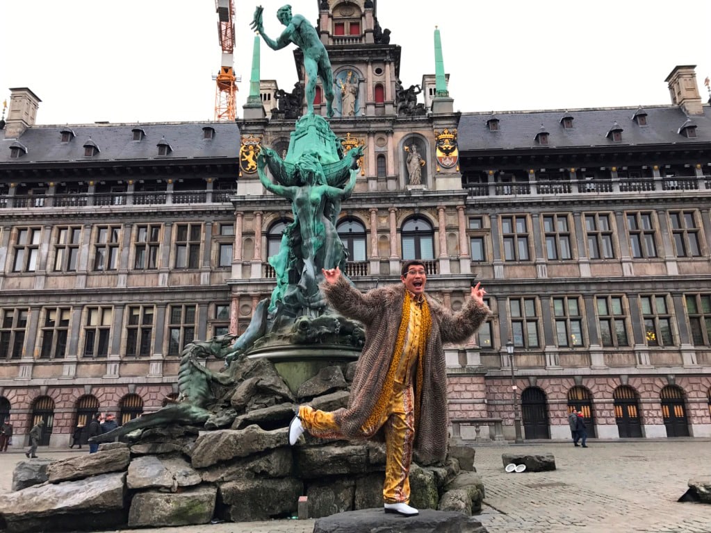 ピコ太郎、ベルギーのチビッ子にも大ウケ