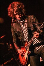 亀本寛貴（GLIM SPANKY）