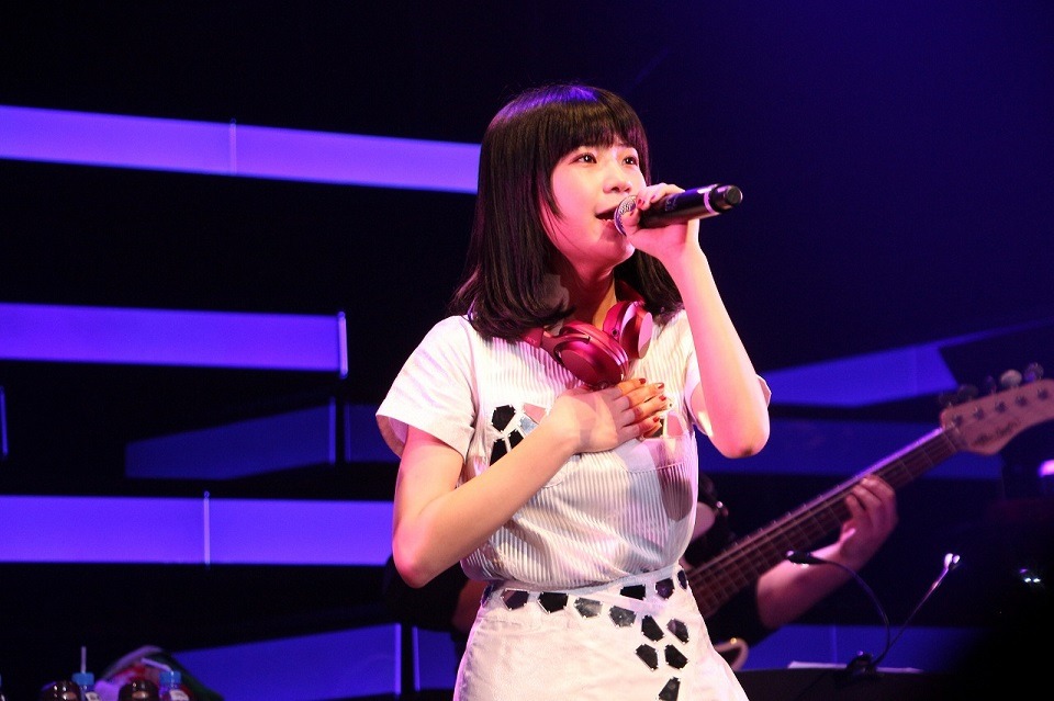 manaka（提供：ソニー・ミュージックレコーズ）