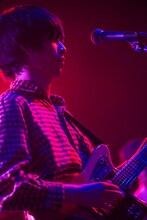 出戸学（G, Vo）（Photo by takeshi hirabayashi）