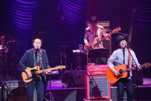 小田和正と岸田繁（くるり）。