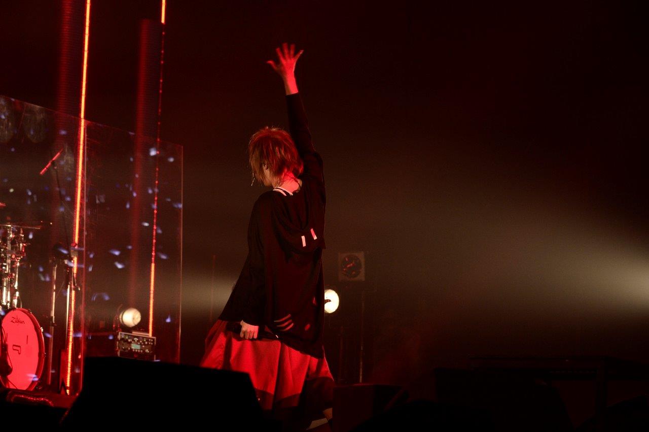 人気画像2位は「まふまふ、大盛況の幕張ワンマンでツアー完遂『僕は一生音楽をやりたい』」より、まふまふ。（撮影：小松陽祐［ODD JOB］、岡本麻衣）